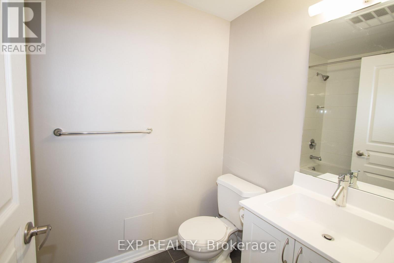 422 - 1940 Ironstone Drive, Burlington, Ontario  L7L 0E4 - Photo 11 - W12675032