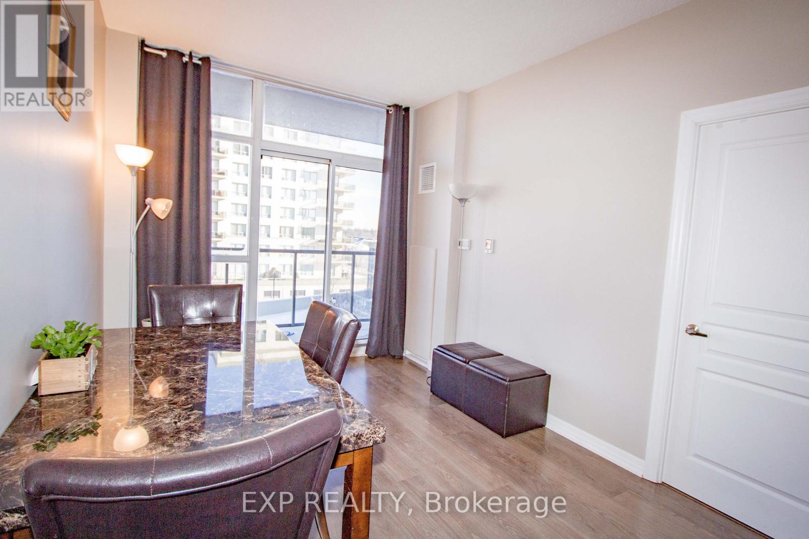 422 - 1940 Ironstone Drive, Burlington, Ontario  L7L 0E4 - Photo 3 - W12675032