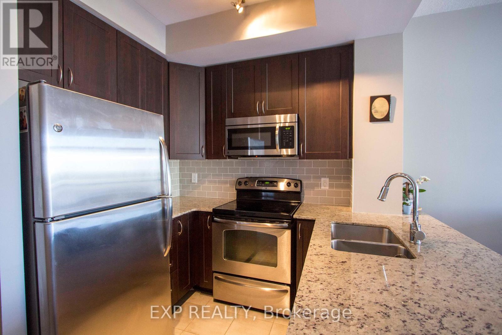 422 - 1940 Ironstone Drive, Burlington, Ontario  L7L 0E4 - Photo 6 - W12675032