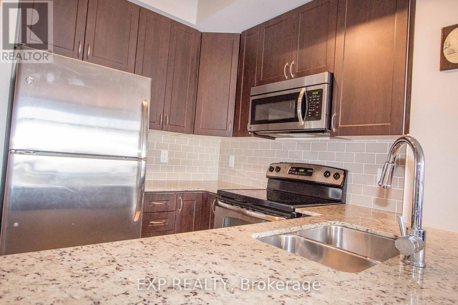 422 - 1940 Ironstone Drive, Burlington, Ontario  L7L 0E4 - Photo 7 - W12675032