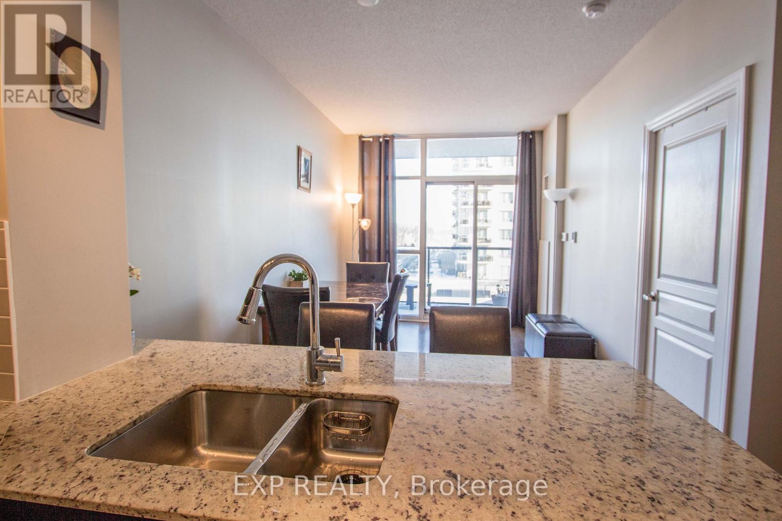 422 - 1940 Ironstone Drive, Burlington, Ontario  L7L 0E4 - Photo 8 - W12675032