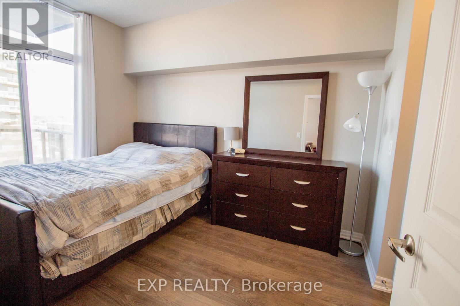 422 - 1940 Ironstone Drive, Burlington, Ontario  L7L 0E4 - Photo 9 - W12675032