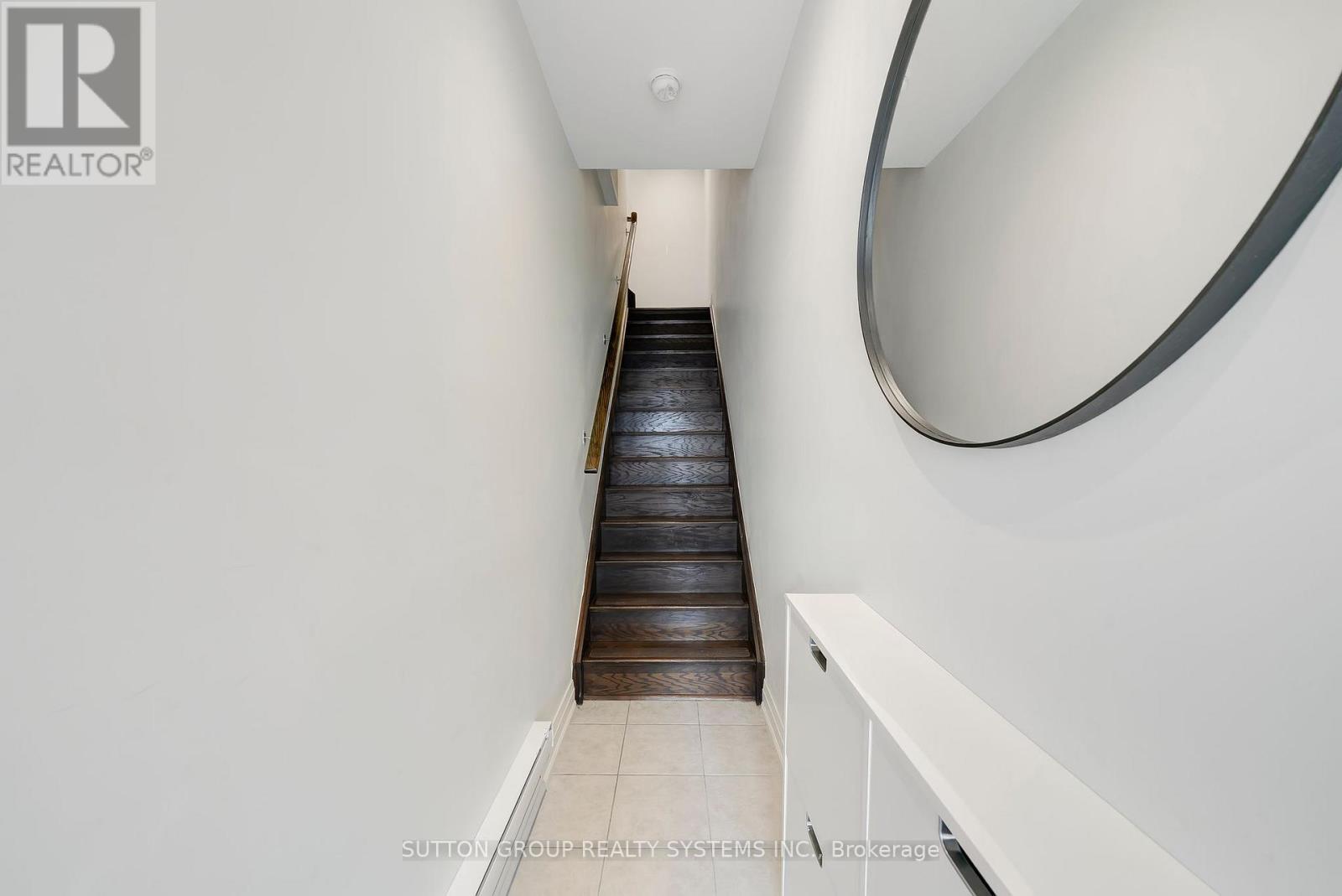 101 - 23 Eldora Avenue, Toronto, Ontario  M2M 0B5 - Photo 2 - C12675046