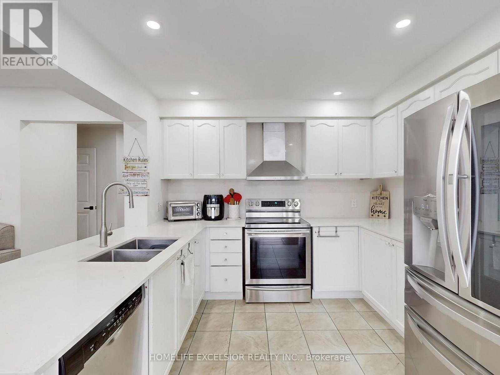 164 Webb Street, Bradford West Gwillimbury, Ontario  L3Z 0P8 - Photo 13 - N12675034