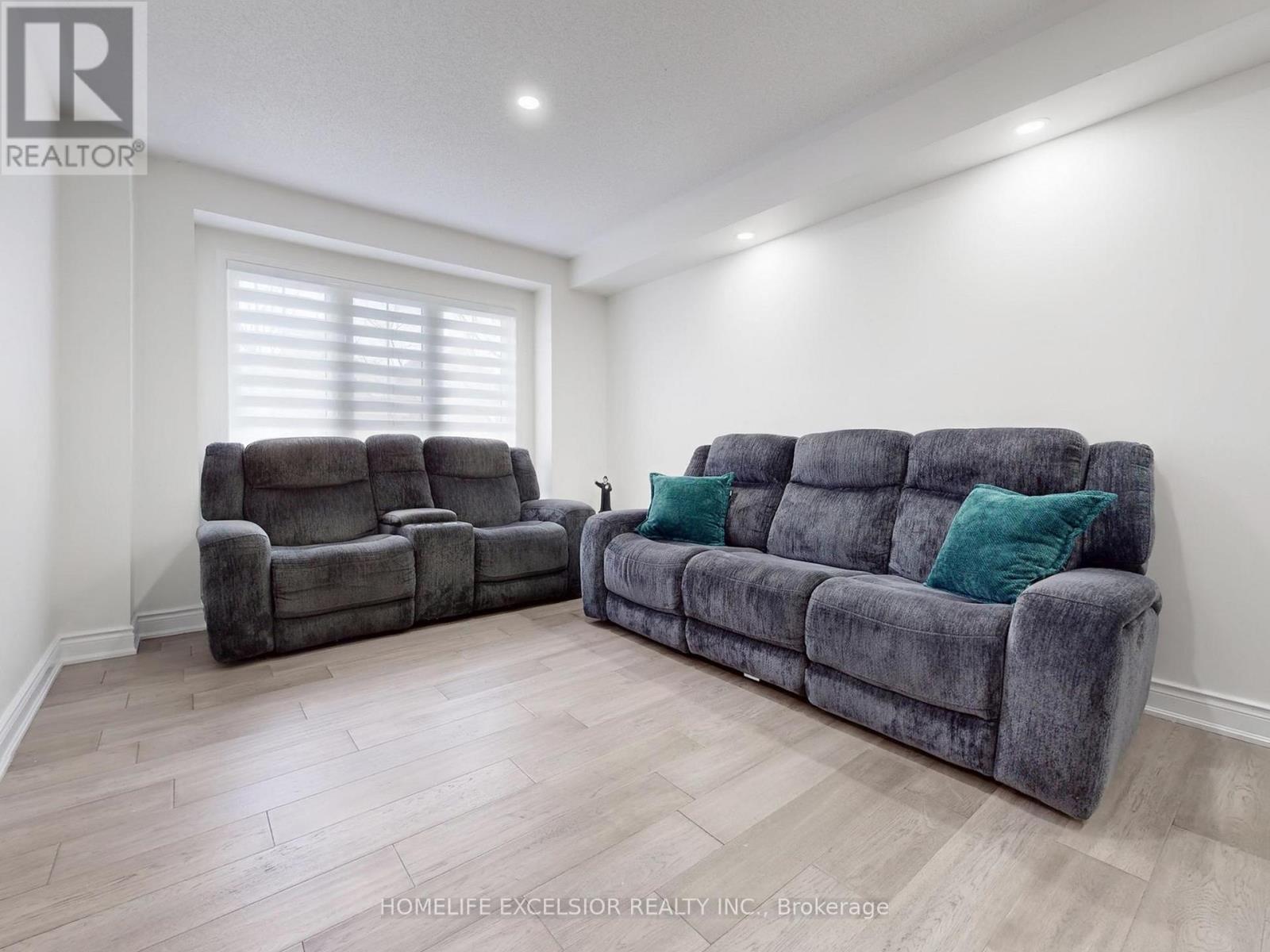 164 Webb Street, Bradford West Gwillimbury, Ontario  L3Z 0P8 - Photo 7 - N12675034