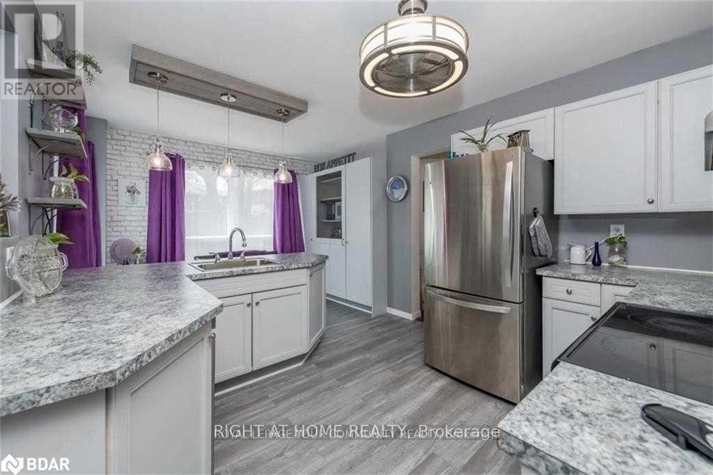 12 Keats Drive, Barrie, Ontario  L4N 6C7 - Photo 2 - S12675076