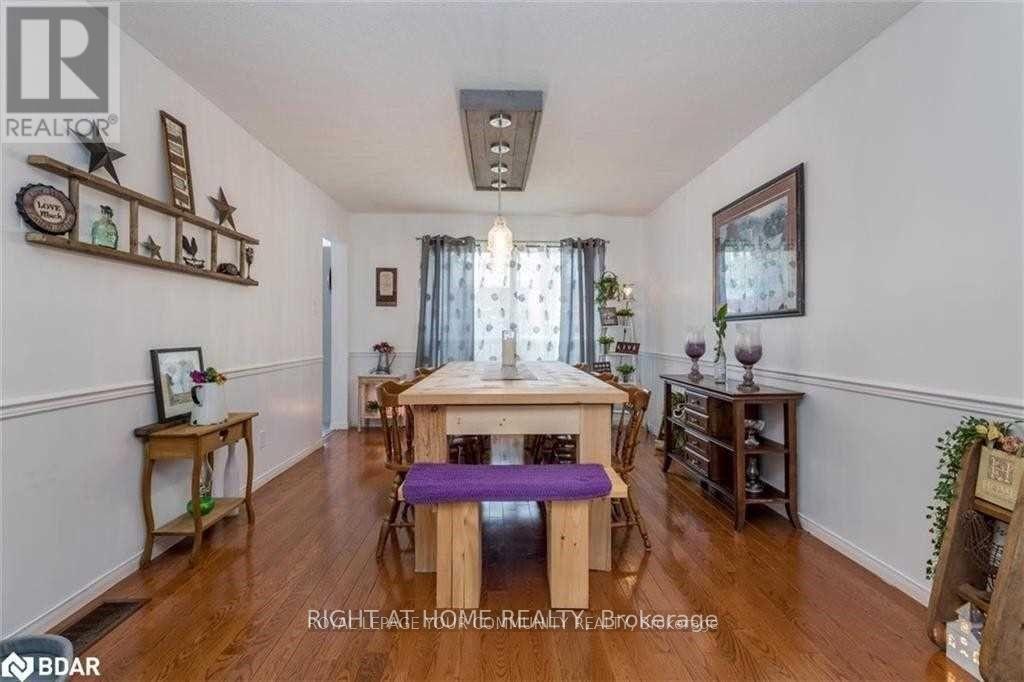 12 Keats Drive, Barrie, Ontario  L4N 6C7 - Photo 4 - S12675076