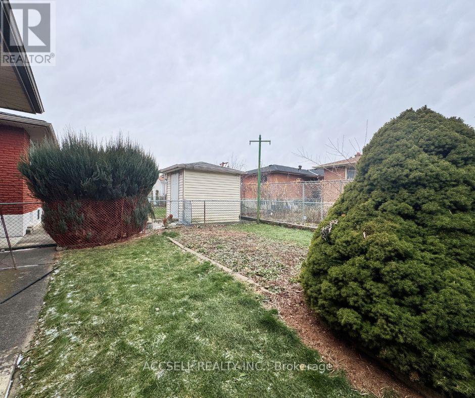 163 Marcella Crescent, Hamilton, Ontario  L8K 6G2 - Photo 4 - X12675002