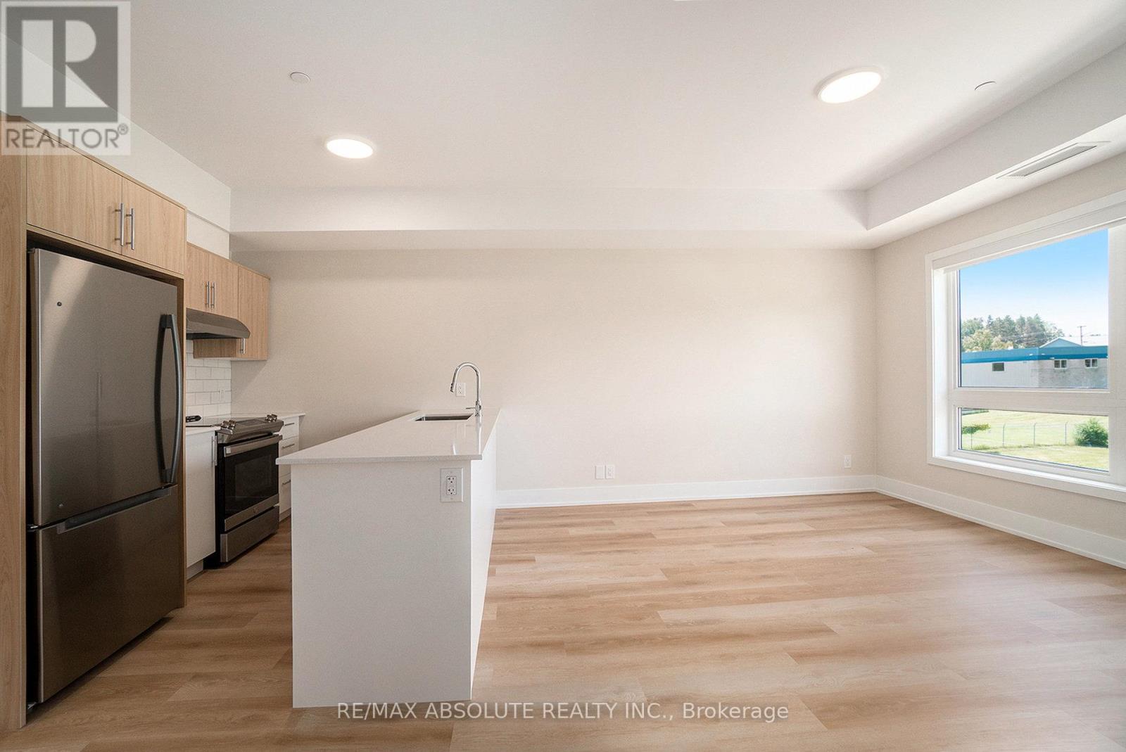 210 - 12 Thomas Street S, Arnprior, Ontario  K7S 2J1 - Photo 4 - X12675094