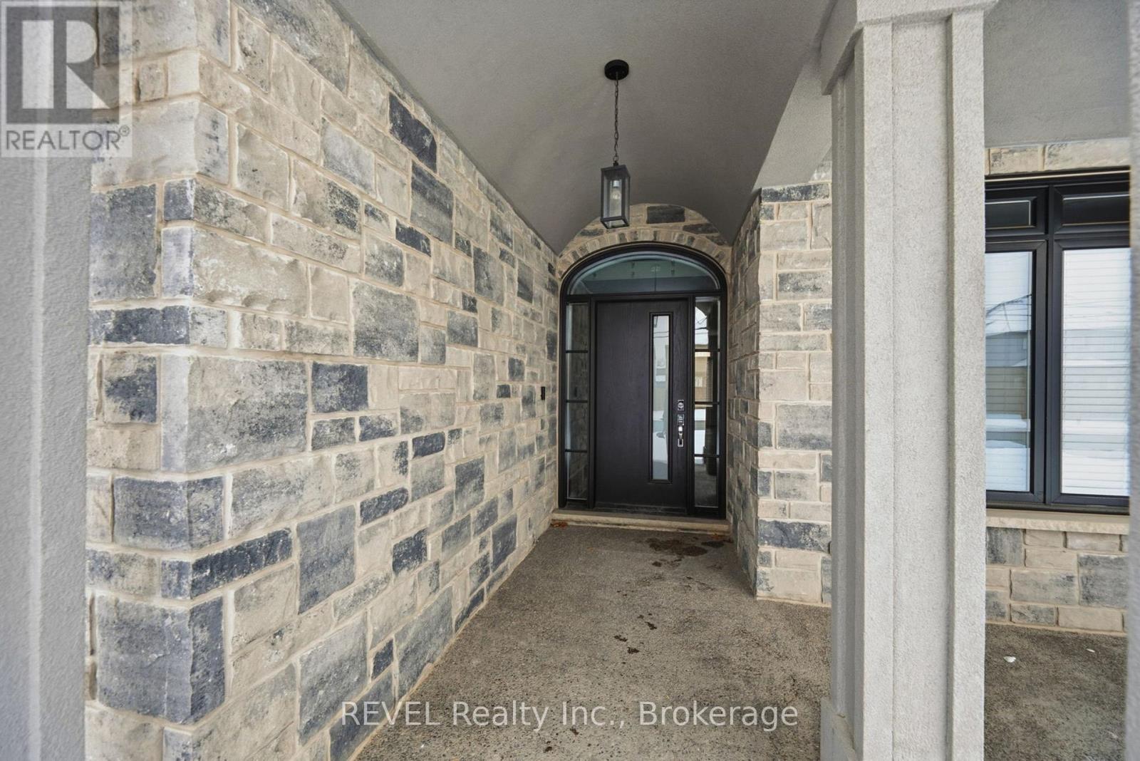 7641 Drummond Road, Niagara Falls, Ontario  L2G 0G9 - Photo 3 - X12675142