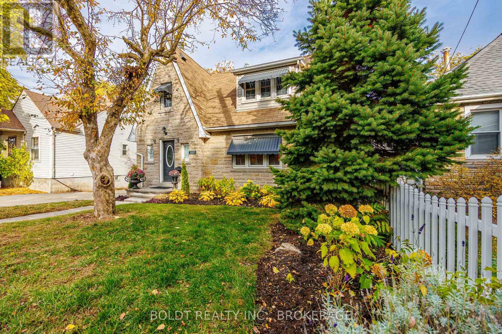 6351 Leeming Street, Niagara Falls, Ontario  L2G 1K3 - Photo 3 - X12675146