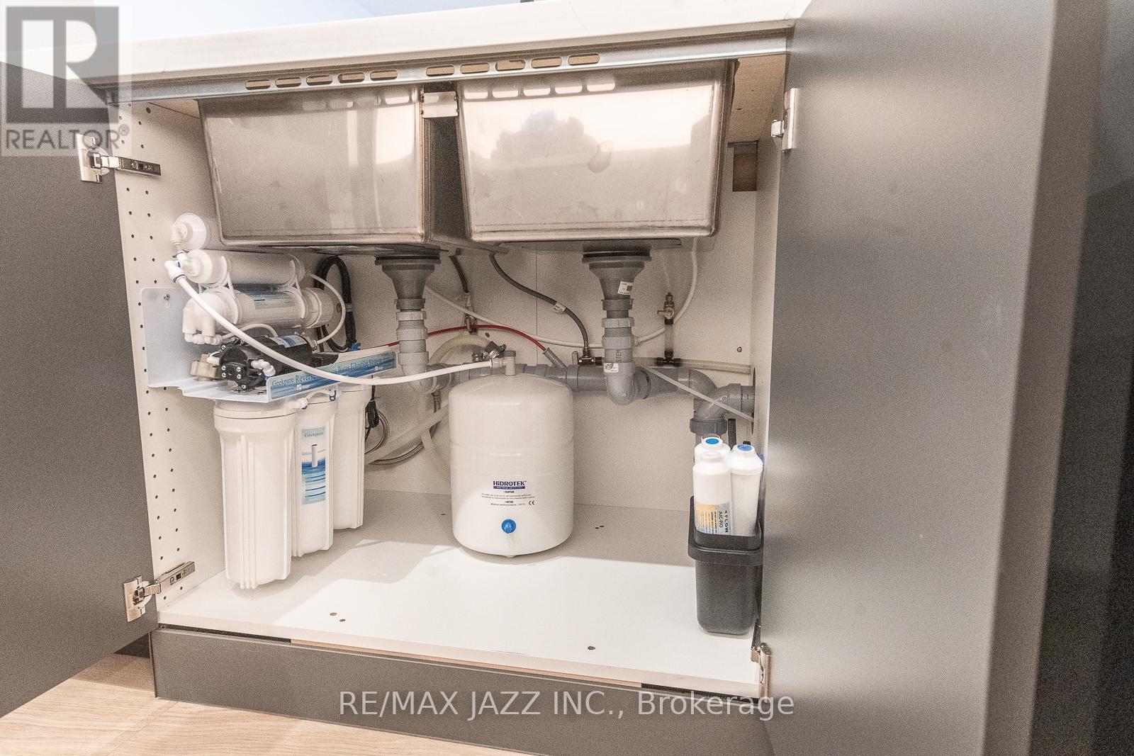 703 - 55 Oneida Crescent, Richmond Hill, Ontario  L4B 0E8 - Photo 5 - N12668190