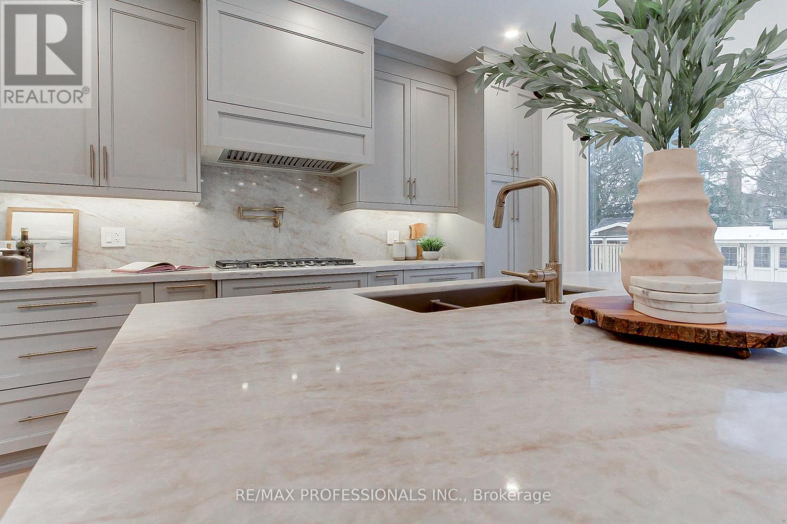 432 Smith Avenue, Burlington, Ontario  L7R 2V1 - Photo 14 - W12675104