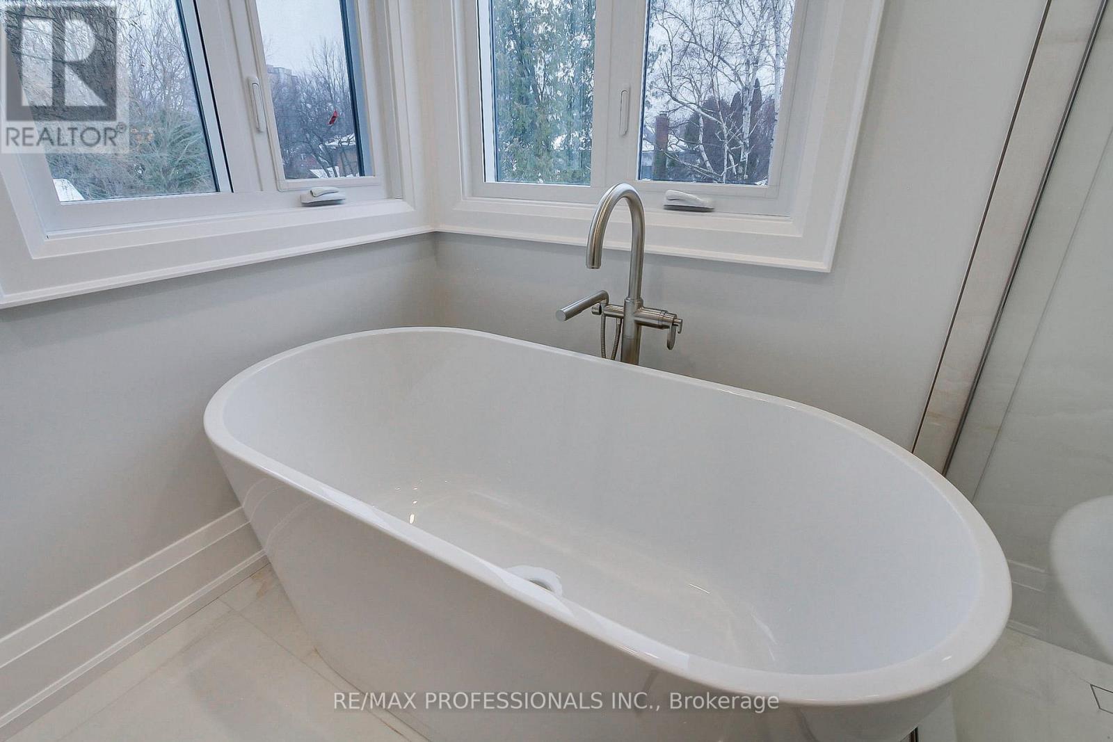 432 Smith Avenue, Burlington, Ontario  L7R 2V1 - Photo 28 - W12675104