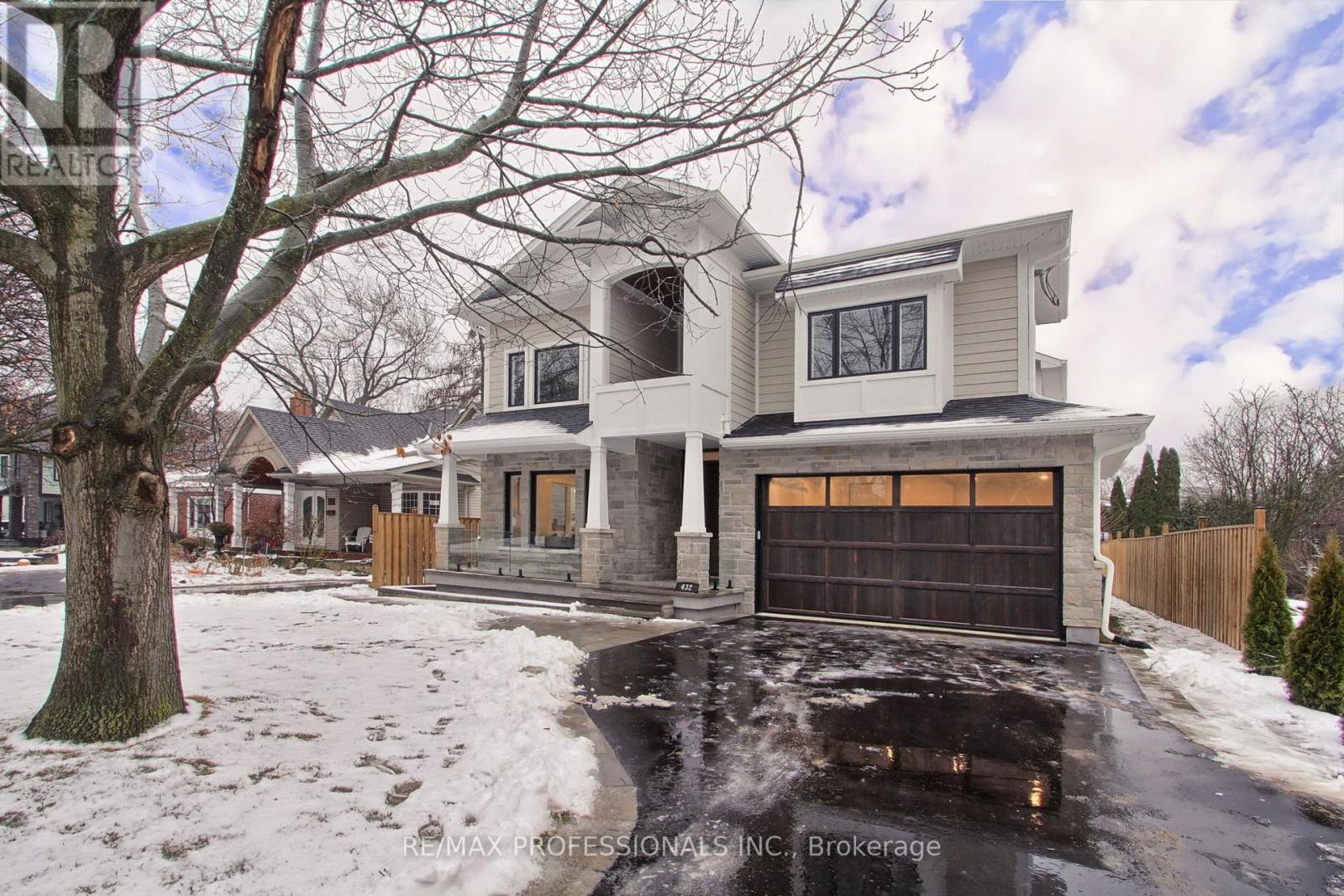 432 Smith Avenue, Burlington, Ontario  L7R 2V1 - Photo 3 - W12675104