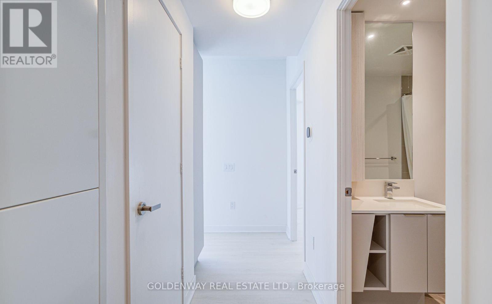 2503 - 3900 Confederation Parkway E, Mississauga, Ontario  L5B 0M3 - Photo 7 - W12675108