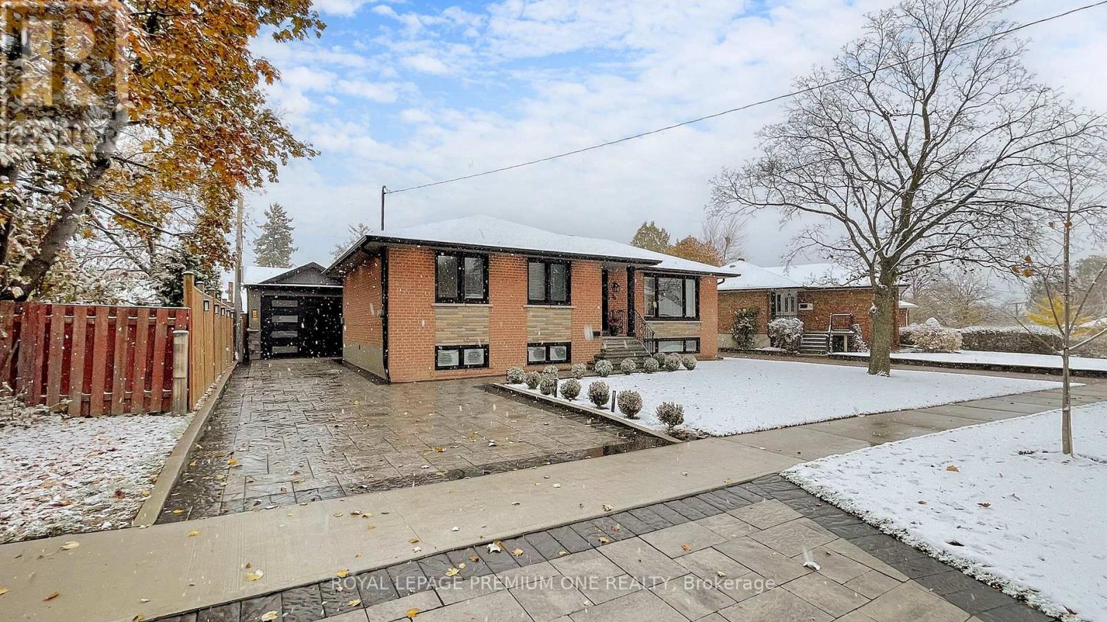 76 Alhart Drive, Toronto, Ontario  M9V 2N4 - Photo 4 - W12675134