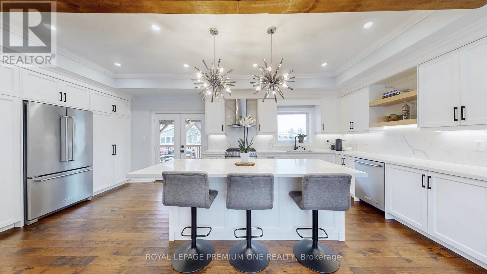 76 Alhart Drive, Toronto, Ontario  M9V 2N4 - Photo 6 - W12675134