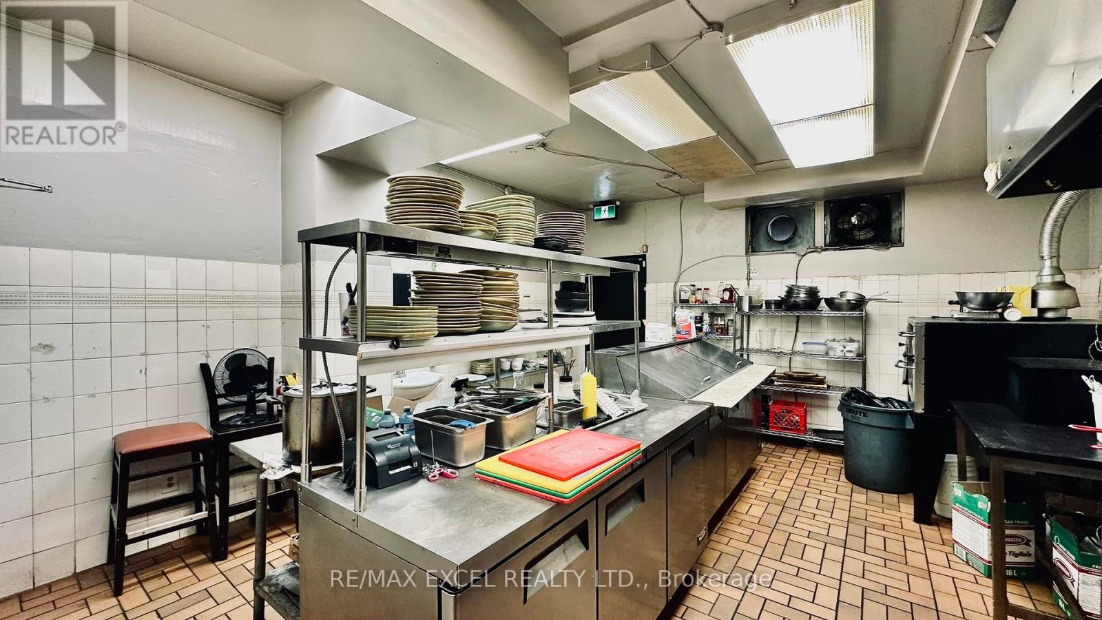 5164 Dundas Street W, Toronto, Ontario  M9A 1C4 - Photo 10 - W12675152