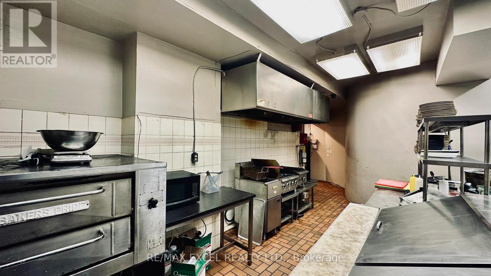 5164 Dundas Street W, Toronto, Ontario  M9A 1C4 - Photo 11 - W12675152