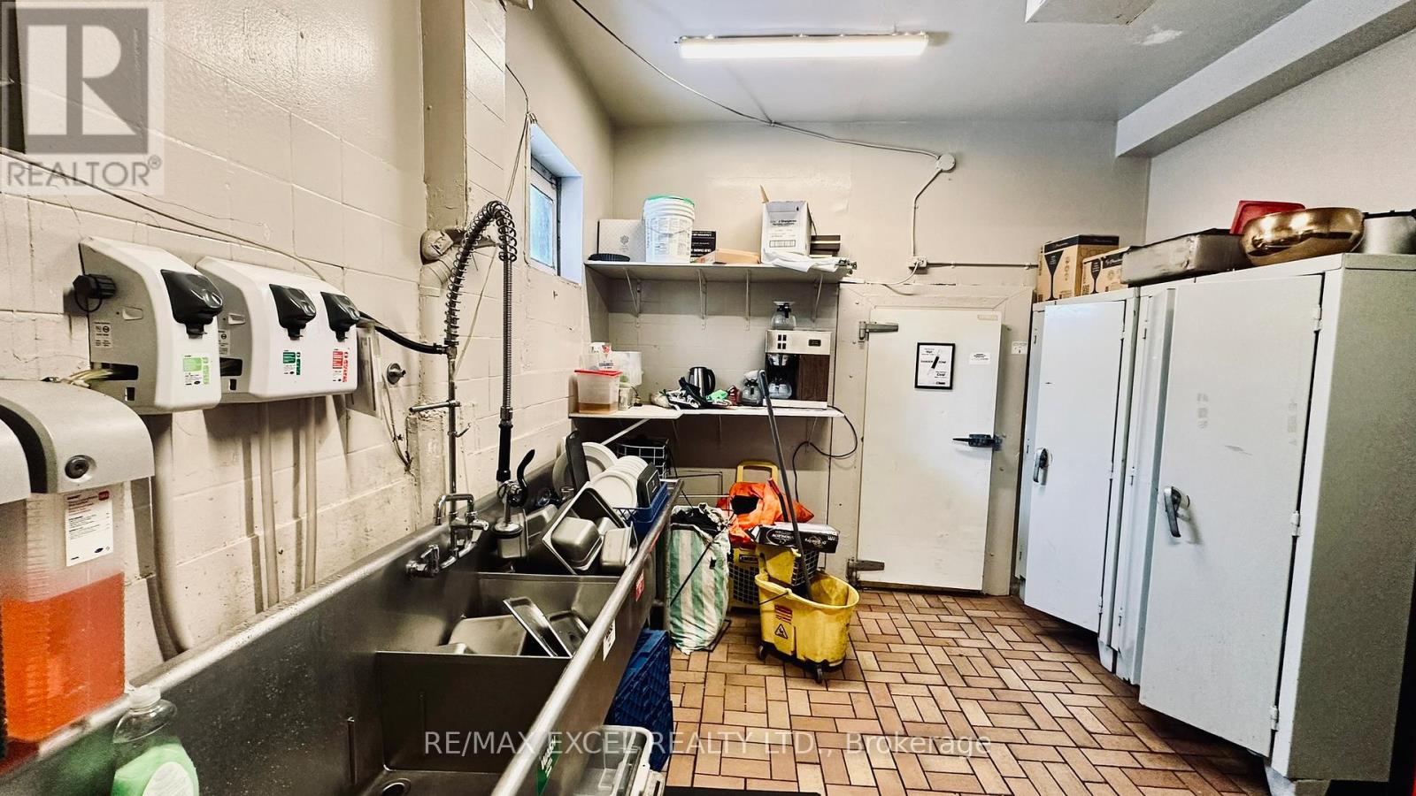 5164 Dundas Street W, Toronto, Ontario  M9A 1C4 - Photo 9 - W12675152