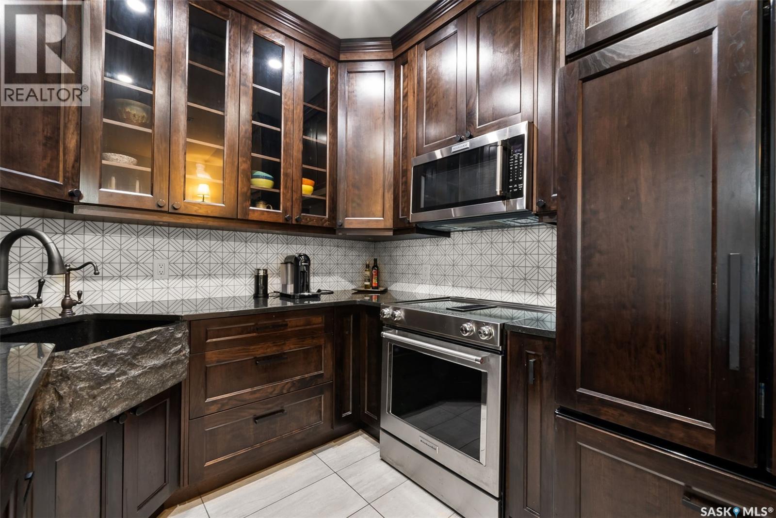 703 1901 Victoria Avenue, Regina, Saskatchewan  S4P 3R4 - Photo 2 - SK026379