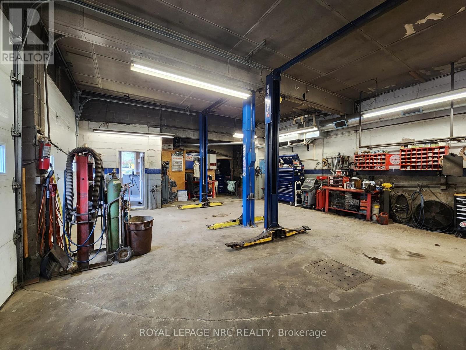 208 Ridge Road N, Fort Erie, Ontario  L0S 1N0 - Photo 14 - X12675182