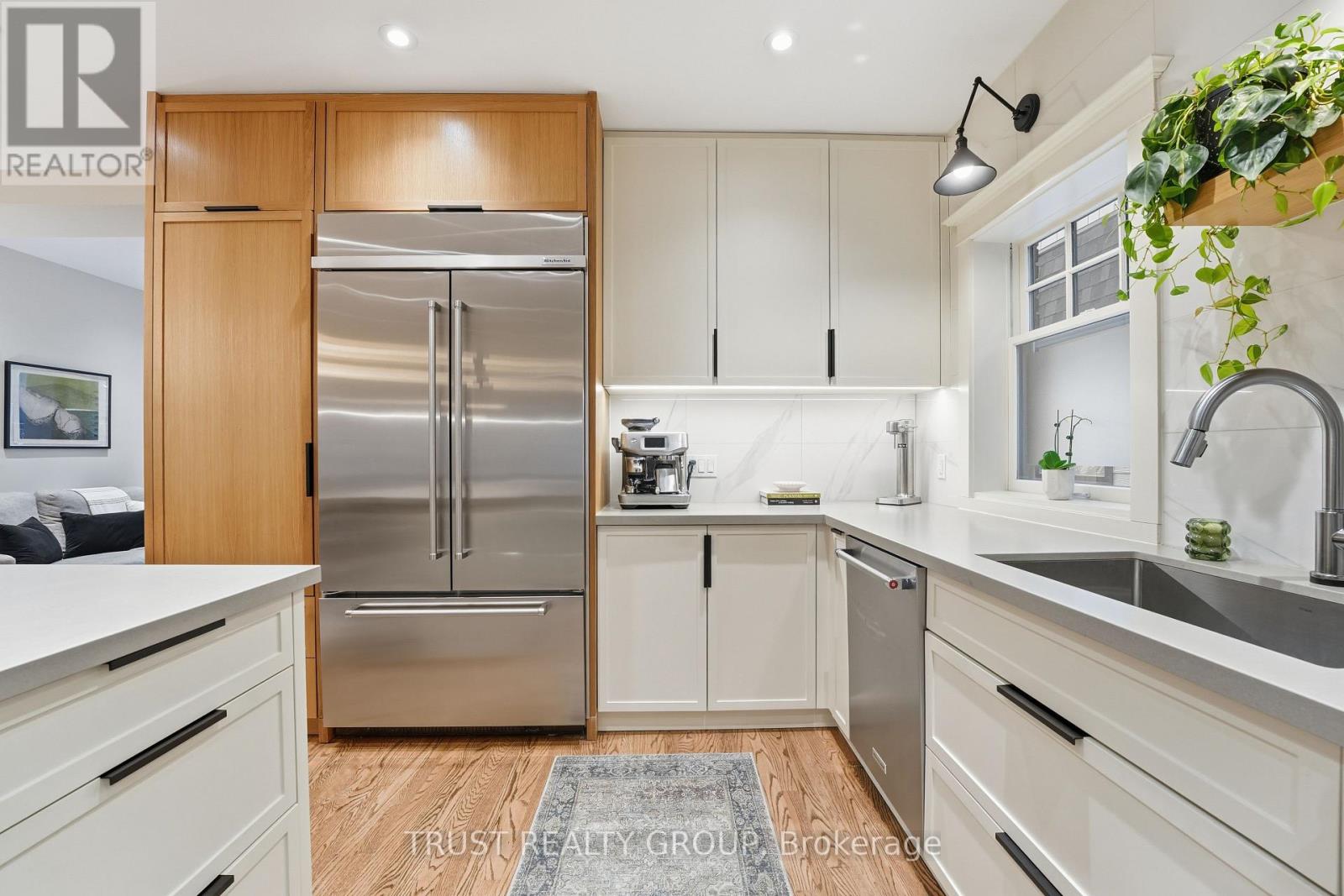 187 Grenadier Road, Toronto, Ontario  M6R 1R8 - Photo 17 - W12672340