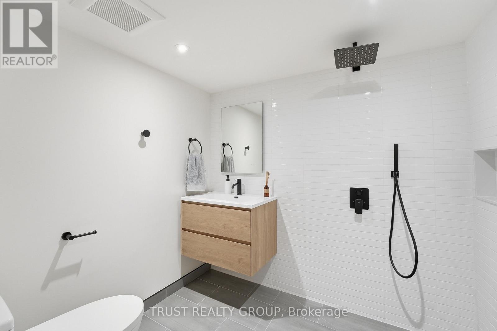 187 Grenadier Road, Toronto, Ontario  M6R 1R8 - Photo 47 - W12672340