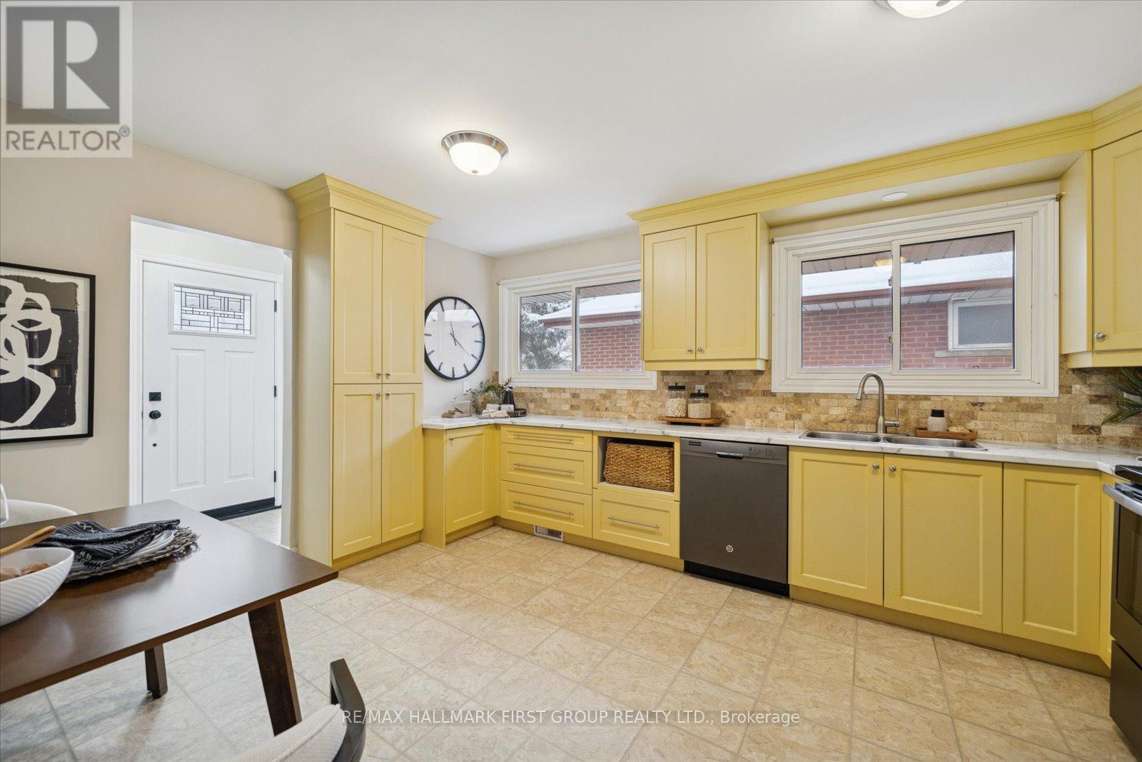 553 Harmony Road S, Oshawa, Ontario  L1H 6V4 - Photo 10 - E12675174