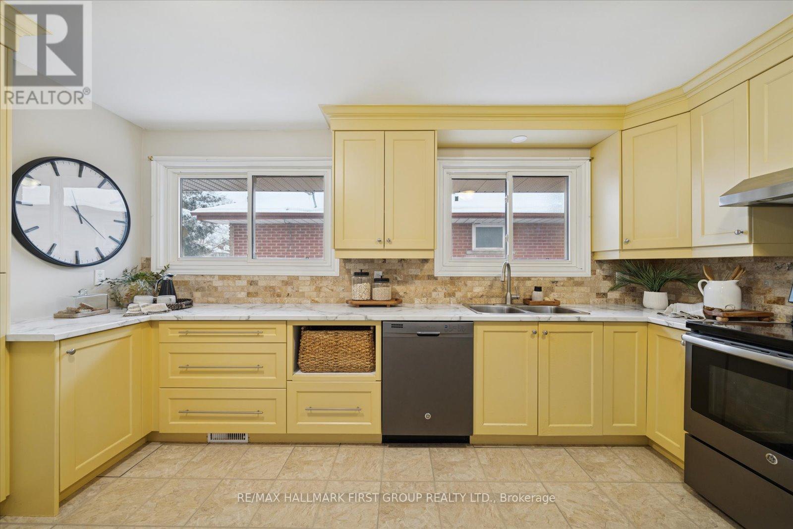 553 Harmony Road S, Oshawa, Ontario  L1H 6V4 - Photo 11 - E12675174