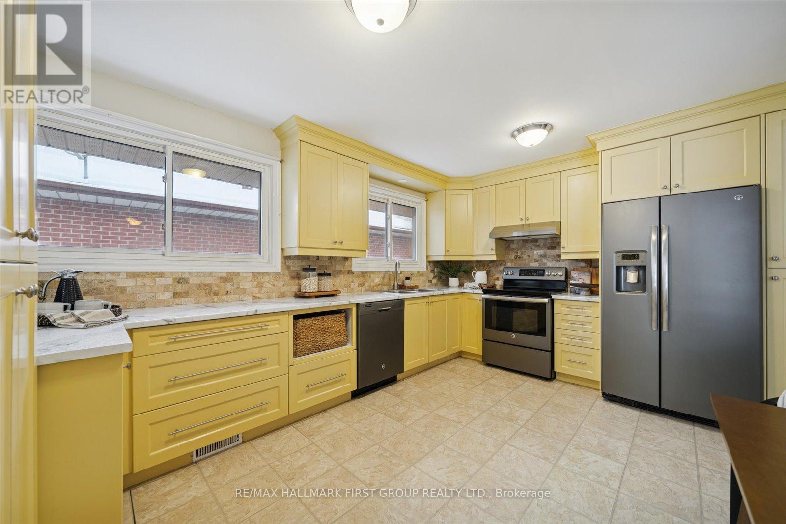 553 Harmony Road S, Oshawa, Ontario  L1H 6V4 - Photo 12 - E12675174