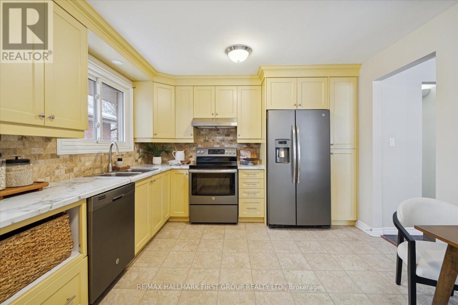 553 Harmony Road S, Oshawa, Ontario  L1H 6V4 - Photo 13 - E12675174