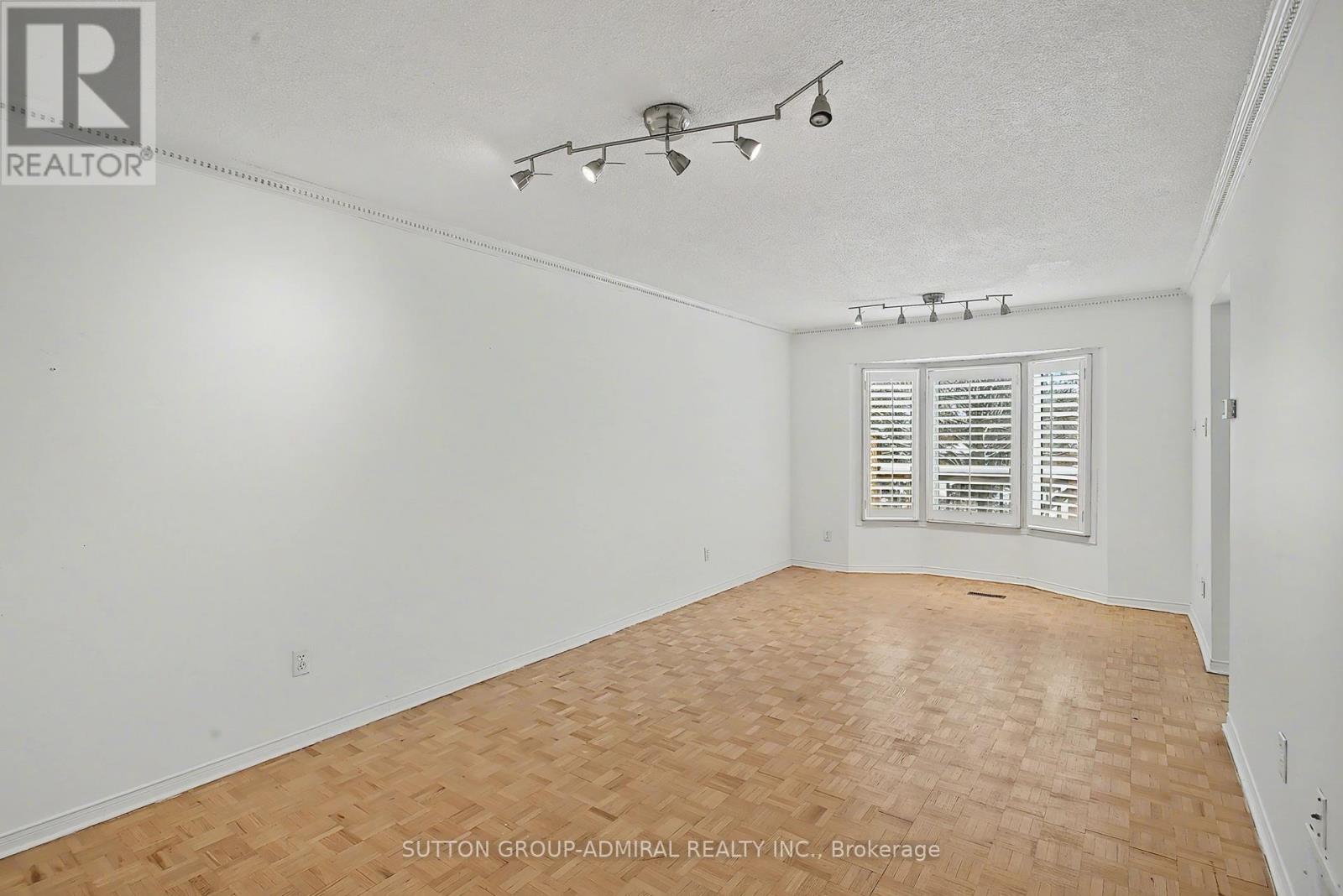 76 Beaumont Place, Vaughan, Ontario  L4J 4W8 - Photo 4 - N12675160