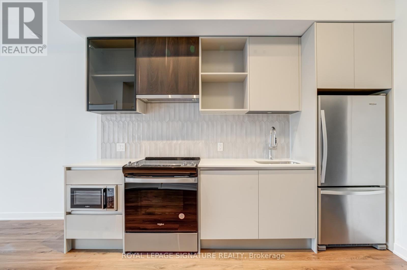 Ph20 - 395 Dundas Street W, Oakville, Ontario  L6M 5R8 - Photo 4 - W12675156