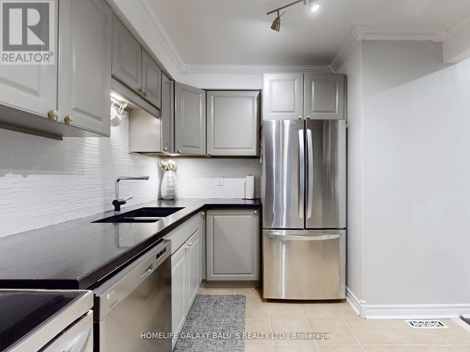 65 - 830 Stainton Drive, Mississauga, Ontario  L5C 2Z3 - Photo 10 - W12675172