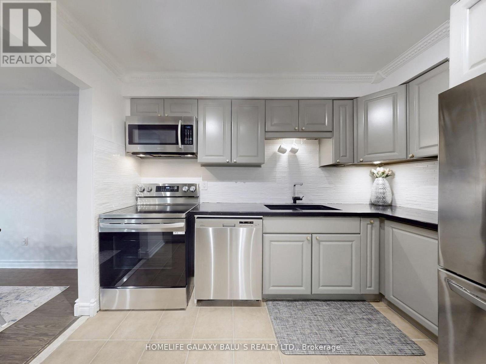 65 - 830 Stainton Drive, Mississauga, Ontario  L5C 2Z3 - Photo 9 - W12675172