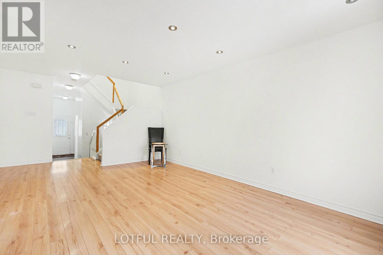 13 Villandry Street, Ottawa, Ontario  K2G 6X7 - Photo 5 - X12675234