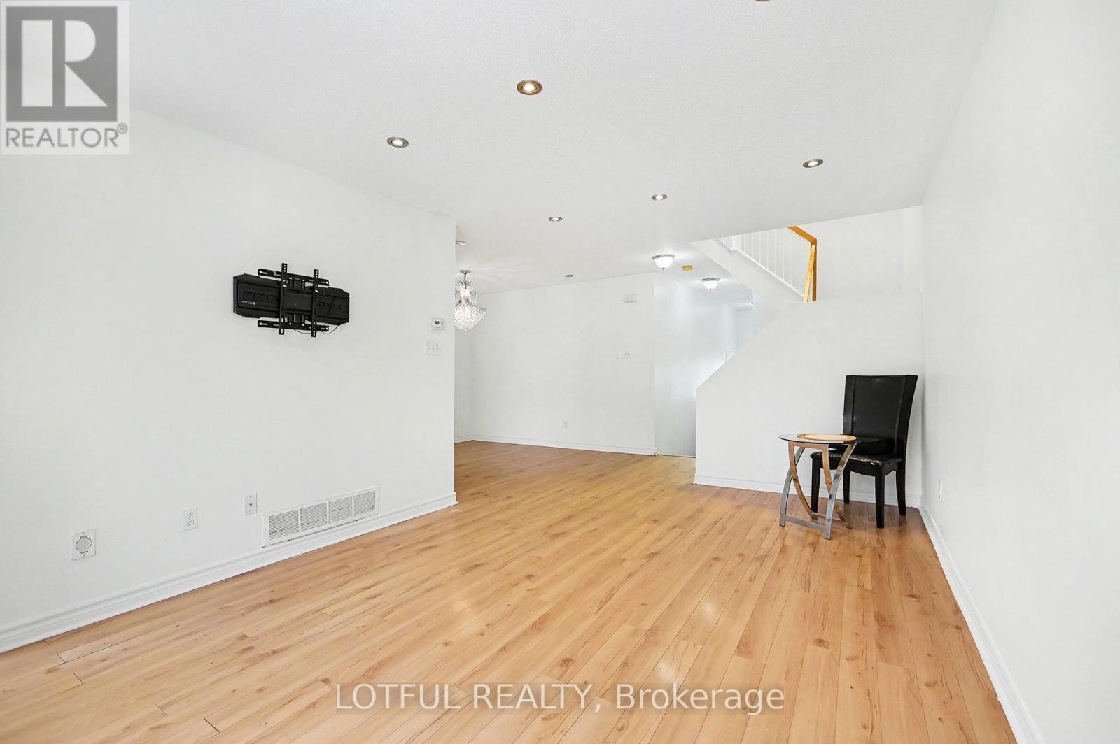 13 Villandry Street, Ottawa, Ontario  K2G 6X7 - Photo 6 - X12675234