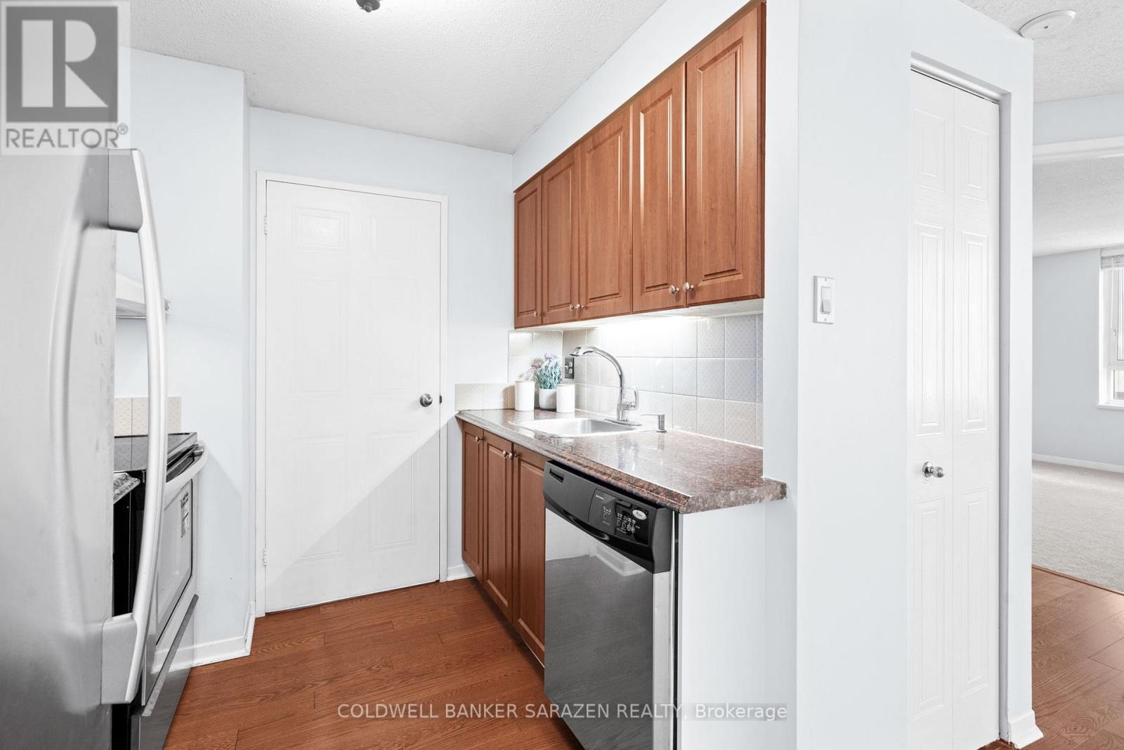 209 - 80 Sandcastle Drive, Ottawa, Ontario  K2H 9E7 - Photo 5 - X12675268