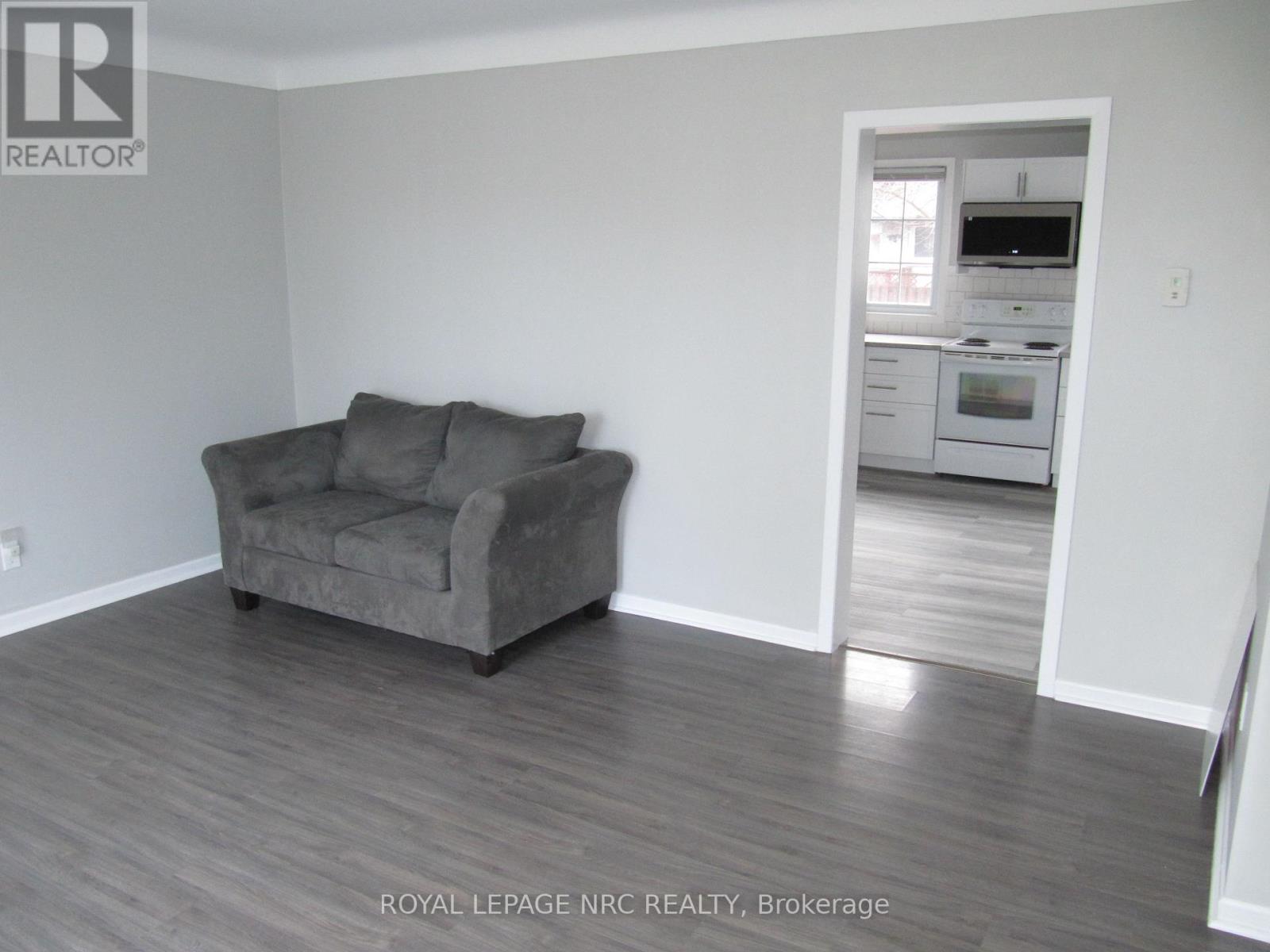 2 Black Knight Road, St. Catharines, Ontario  L2N 3C1 - Photo 11 - X12675190