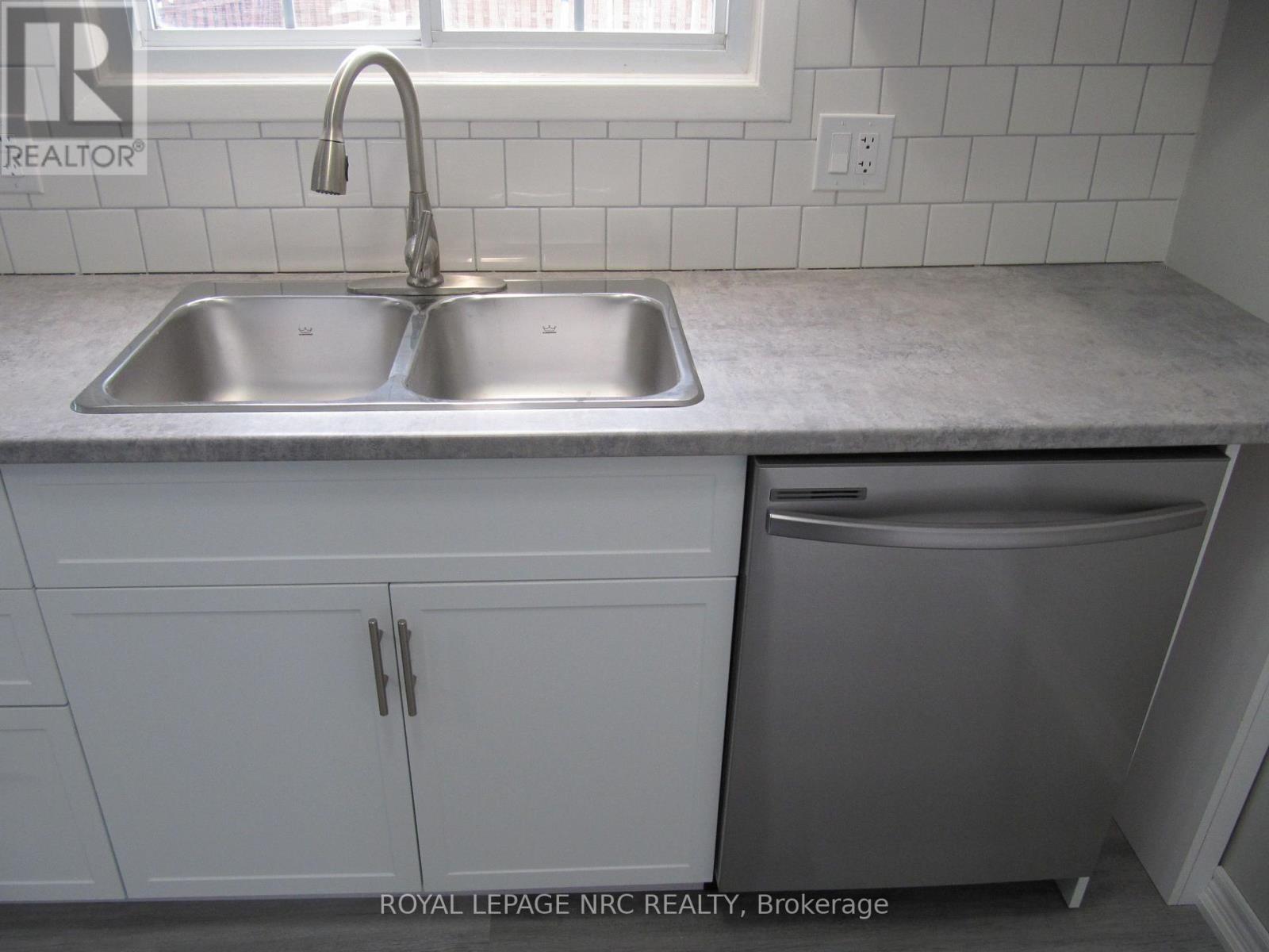 2 Black Knight Road, St. Catharines, Ontario  L2N 3C1 - Photo 9 - X12675190