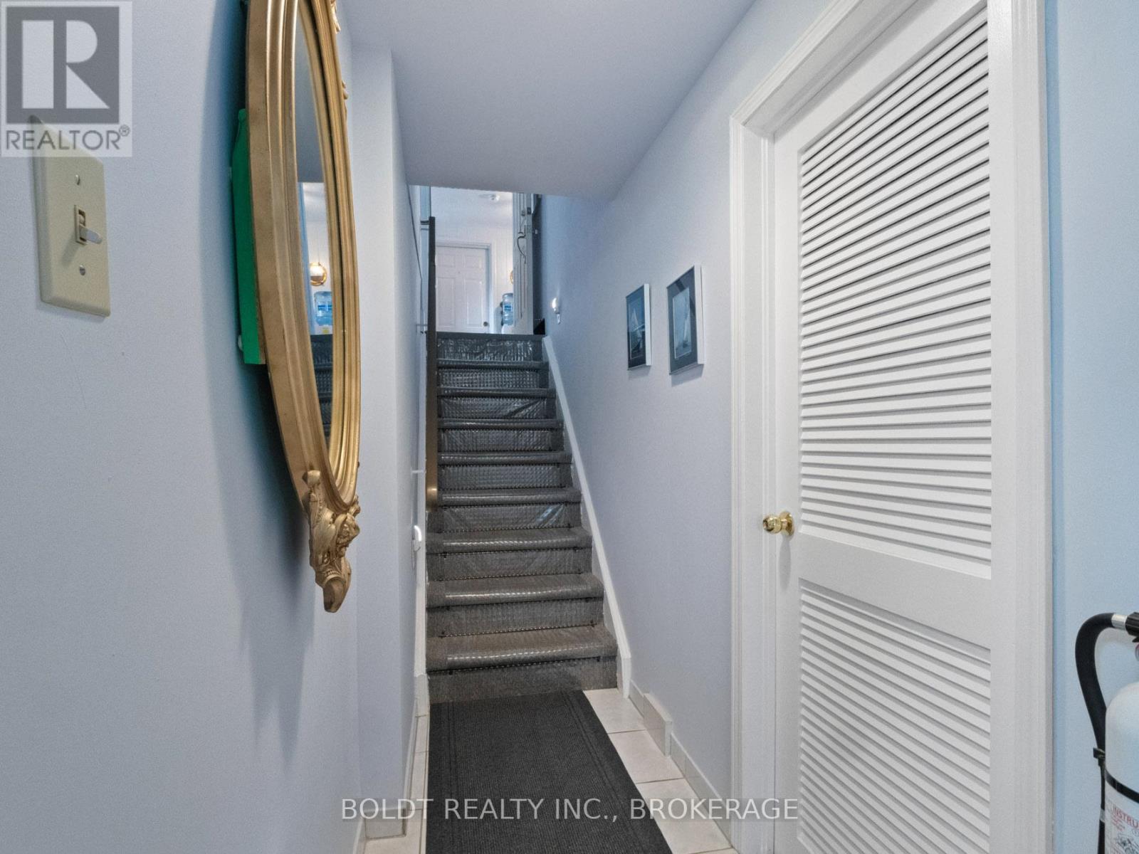 Lower - 2 Kenworth Drive, St. Catharines, Ontario  L2M 4S2 - Photo 2 - X12675218