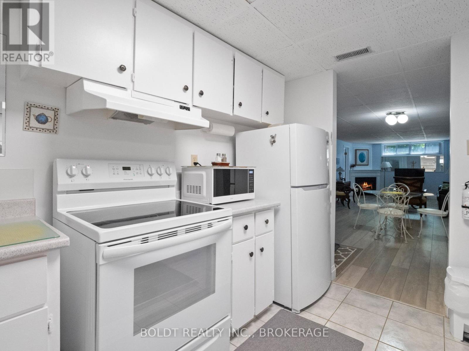 Lower - 2 Kenworth Drive, St. Catharines, Ontario  L2M 4S2 - Photo 4 - X12675218