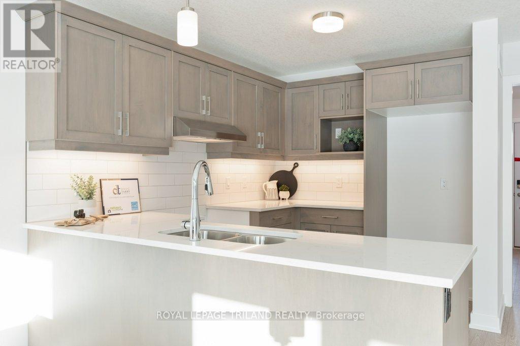 67 Harrow Lane, St. Thomas, Ontario  N5R 0P3 - Photo 10 - X12338681