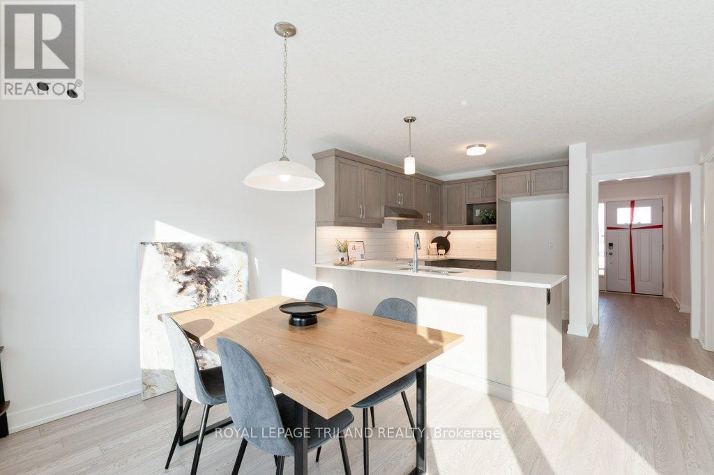 67 Harrow Lane, St. Thomas, Ontario  N5R 0P3 - Photo 11 - X12338681