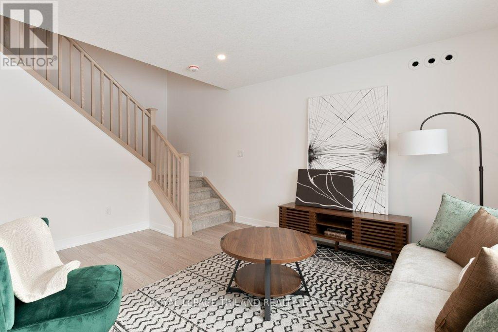 67 Harrow Lane, St. Thomas, Ontario  N5R 0P3 - Photo 18 - X12338681