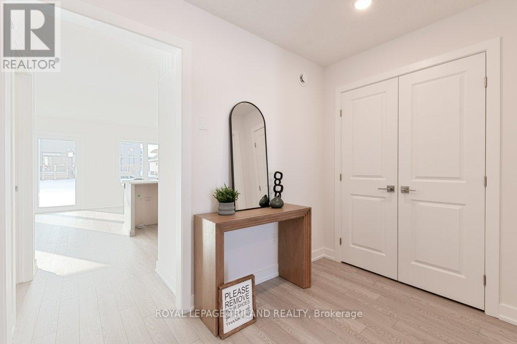 67 Harrow Lane, St. Thomas, Ontario  N5R 0P3 - Photo 3 - X12338681