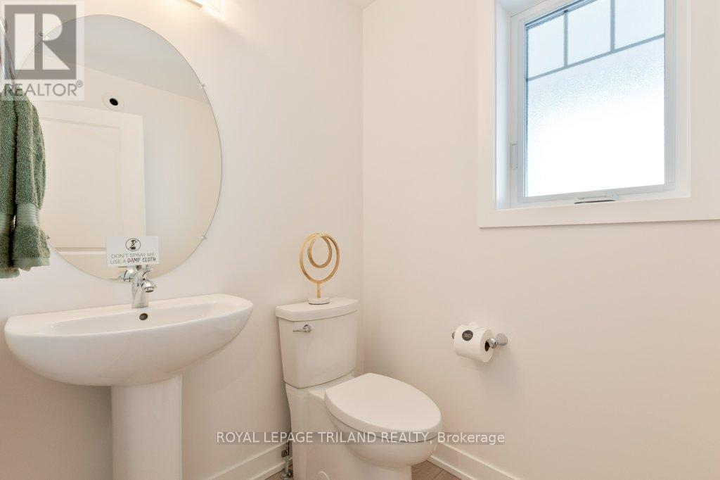 67 Harrow Lane, St. Thomas, Ontario  N5R 0P3 - Photo 4 - X12338681