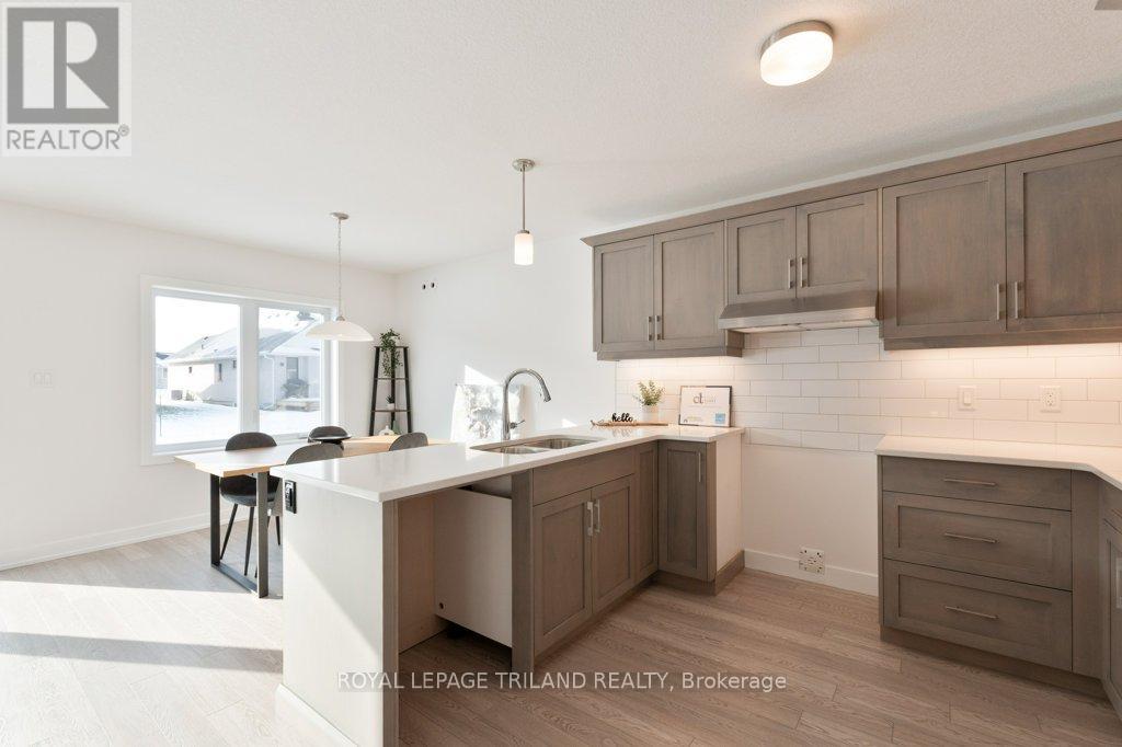 67 Harrow Lane, St. Thomas, Ontario  N5R 0P3 - Photo 5 - X12338681